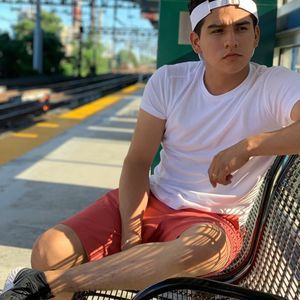 Meet your Posher, Cesar